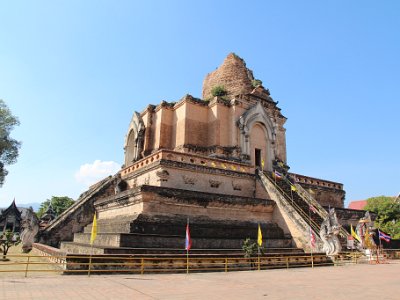 Dec 12, 2014 - Wat Phra That Doi Kham and Wat Chedi Luang - Chiang Mai, Thailand